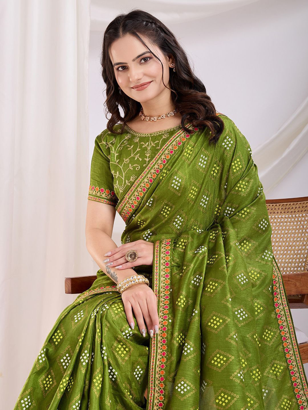 

VenderVilla Bandhani Embroidered Silk Blend Saree, Green