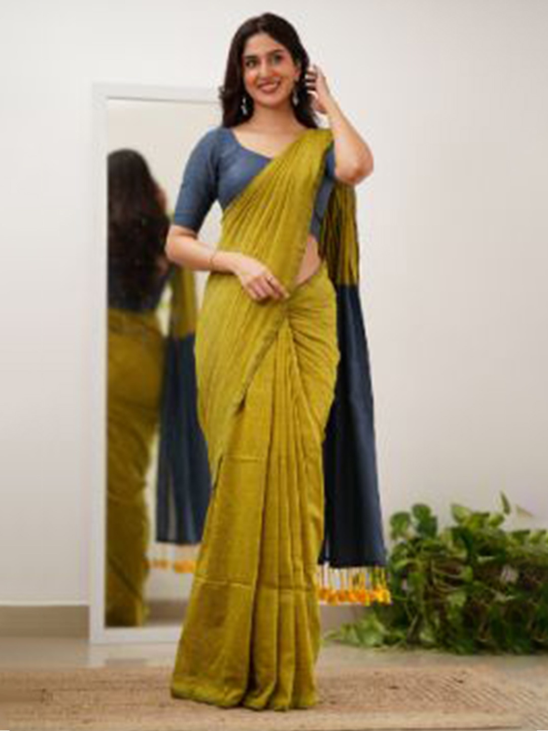 

Sutisancha Lime Half Gray Pallu Handloom Cotton Saree, Lime green