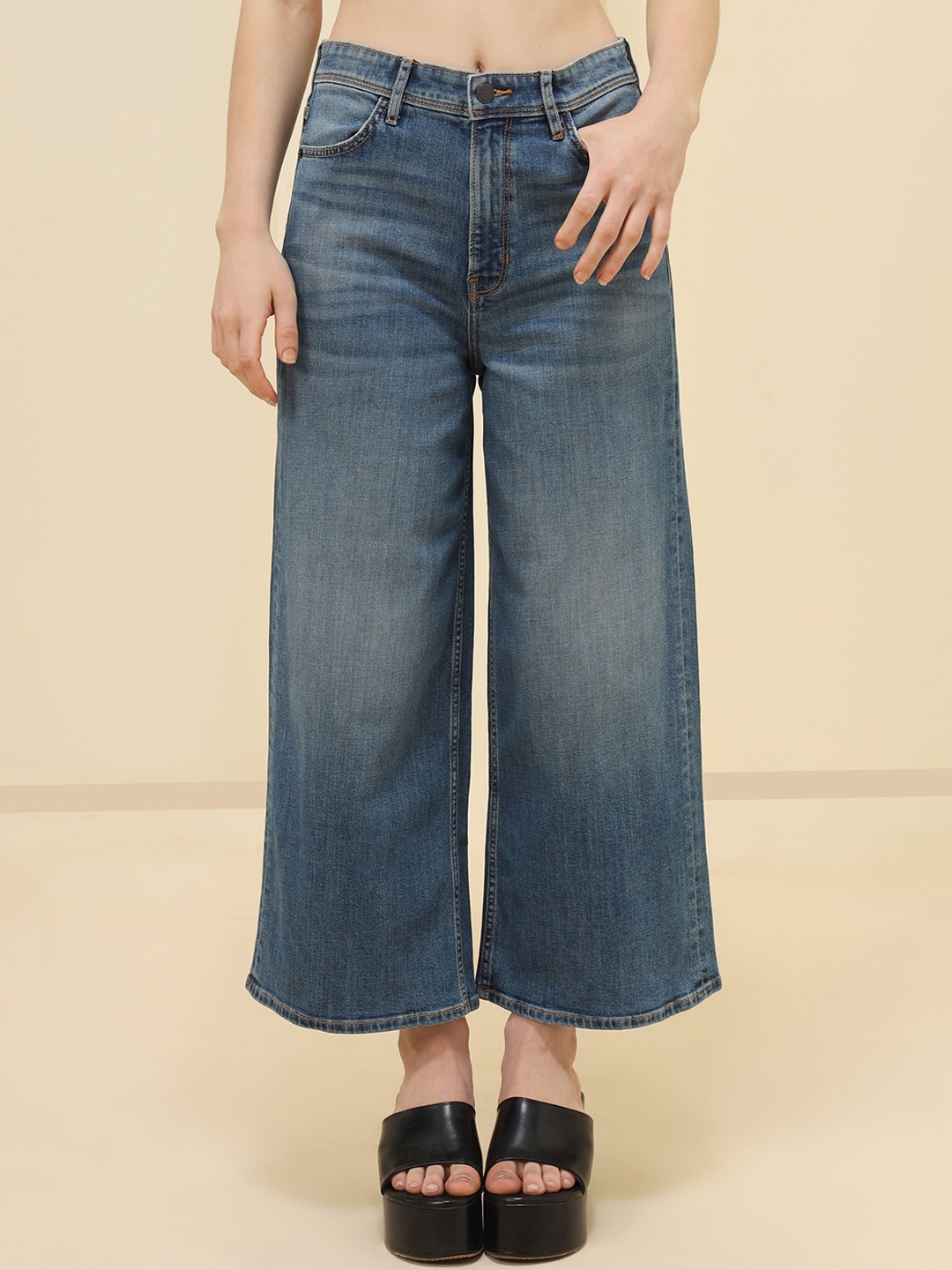 

XABIRI Women Flared Light Fade Jeans, Blue