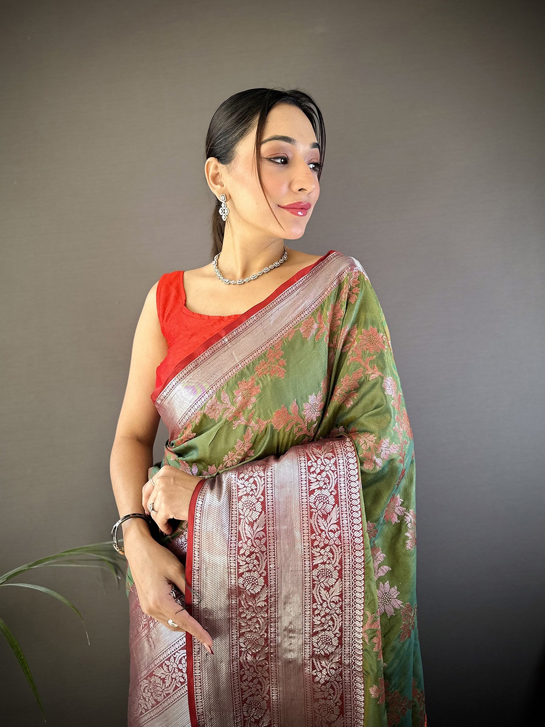 

NIWAA Woven Design Zari Pure Silk Banarasi Saree, Olive
