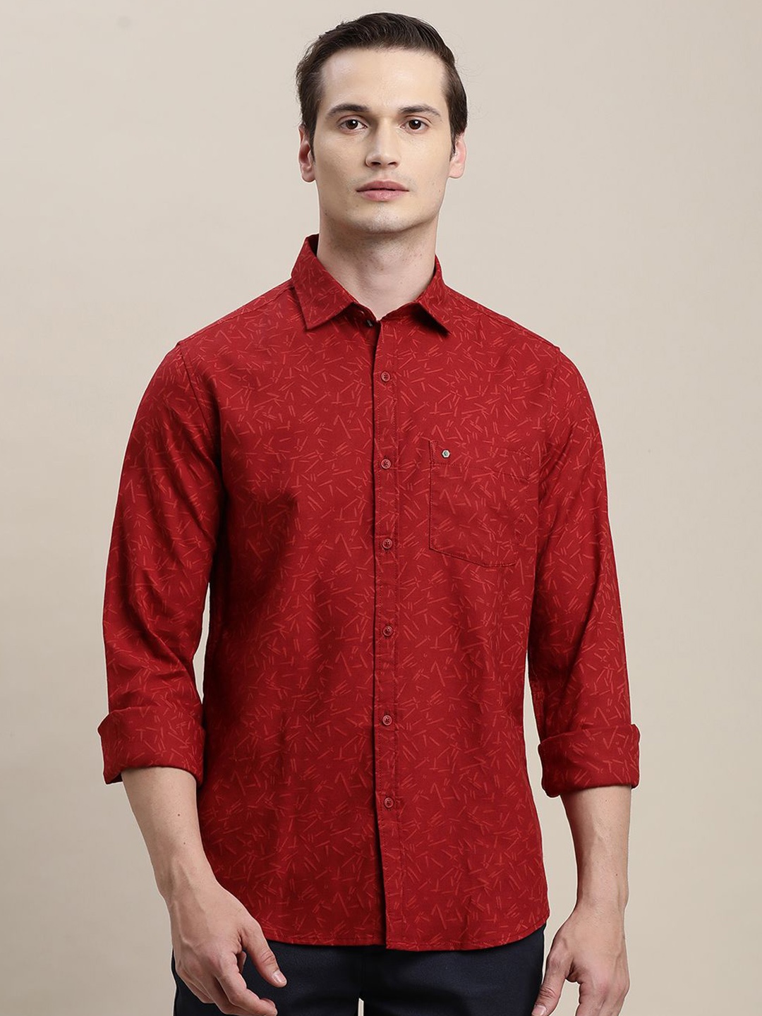 

Turtle Men Relaxed Slim Fit Opaque Printed Casual Shirt, Red