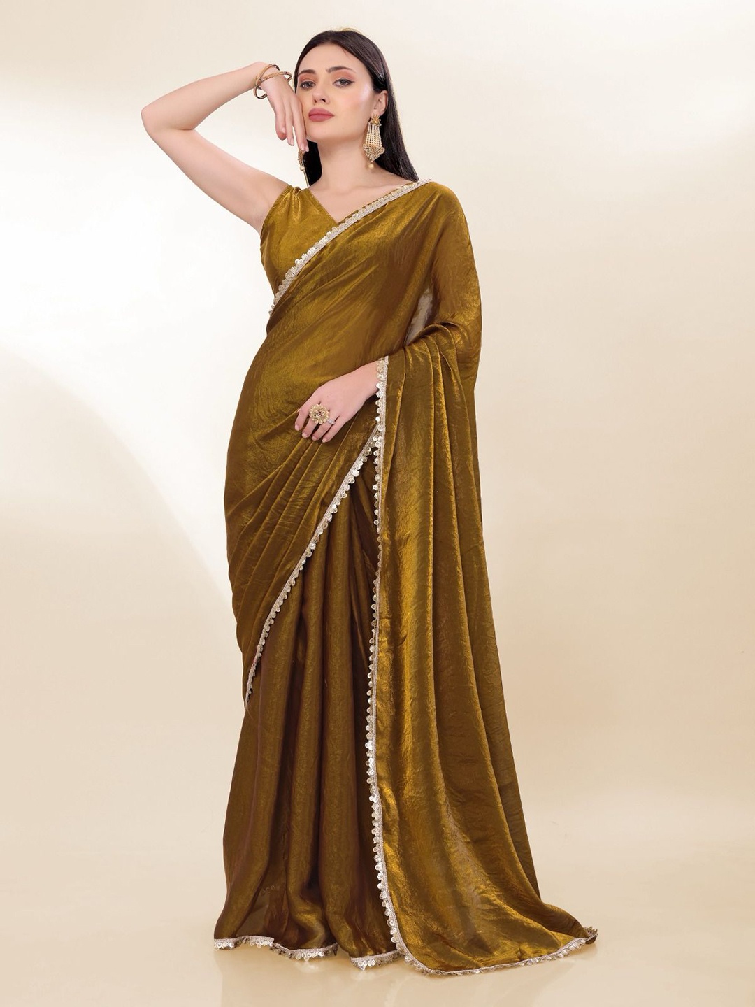 

VenderVilla Silk Blend Saree, Gold