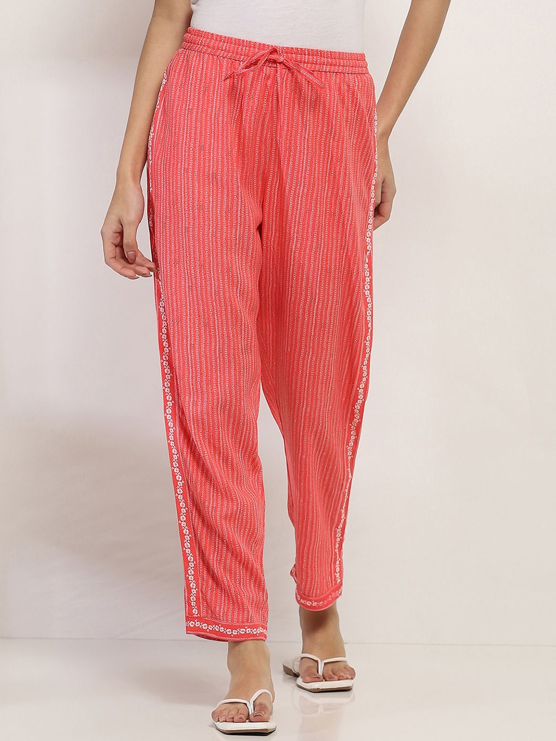 

Rangriti Women Floral Printed Comfort Low-Rise Pleated Trousers, Orange