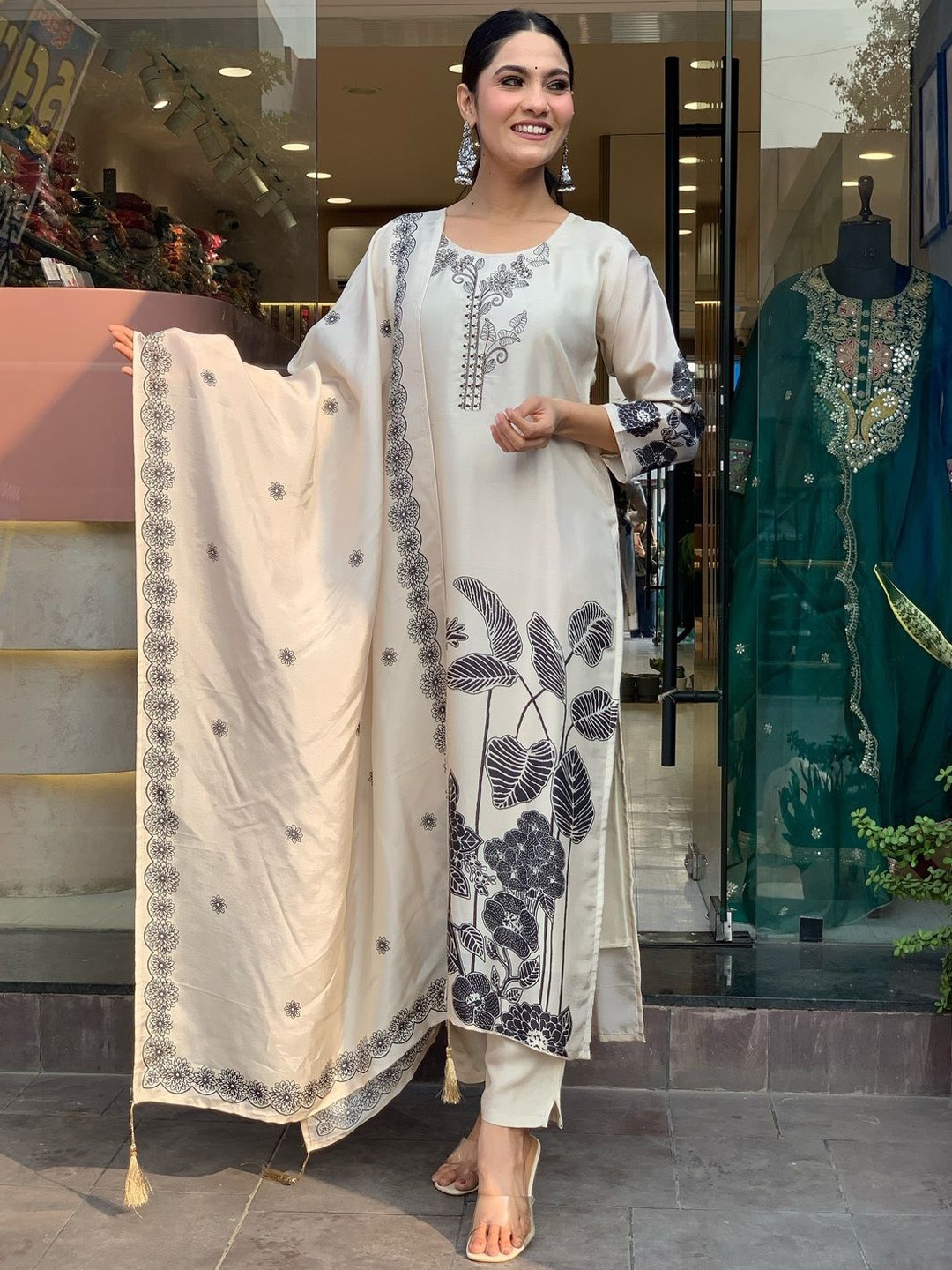 

SHIJILA Women Floral Printed Regular Kurta with Trousers & With Dupatta, Cream