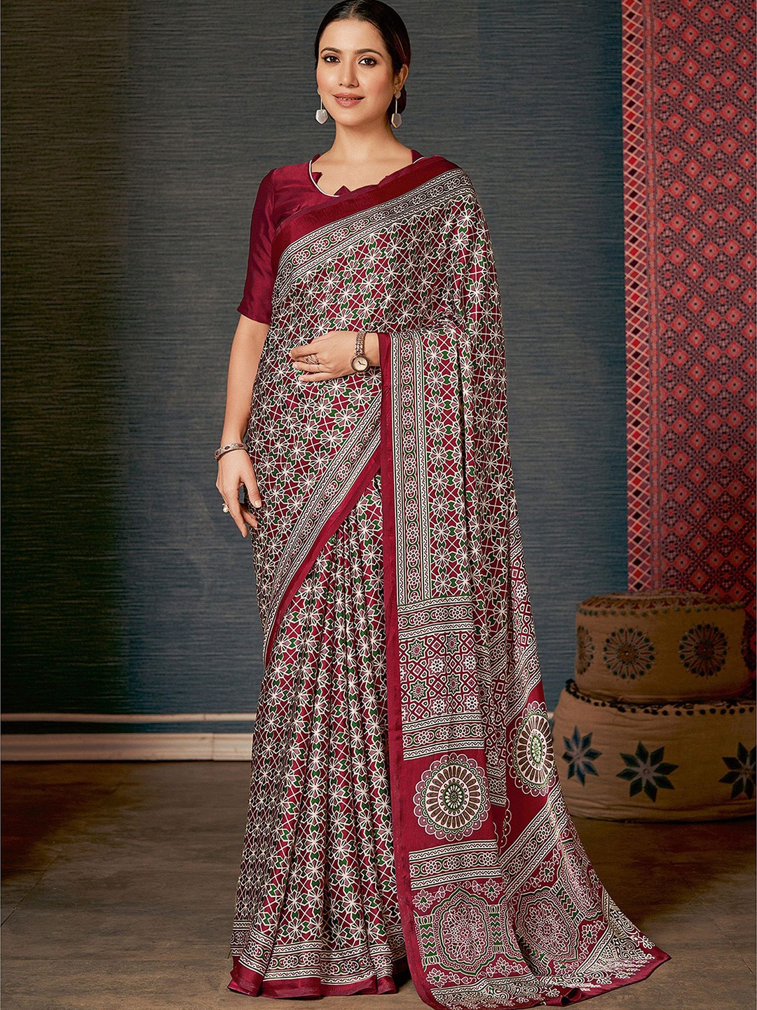 

Mitera Floral Poly Crepe Block Print Saree, Maroon