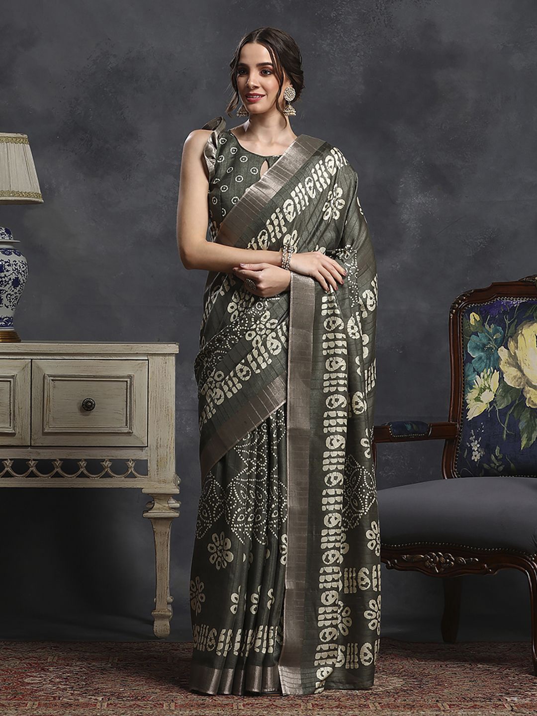 

Mitera Ethnic Motifs Silk Blend Designer Sungudi Saree, Olive