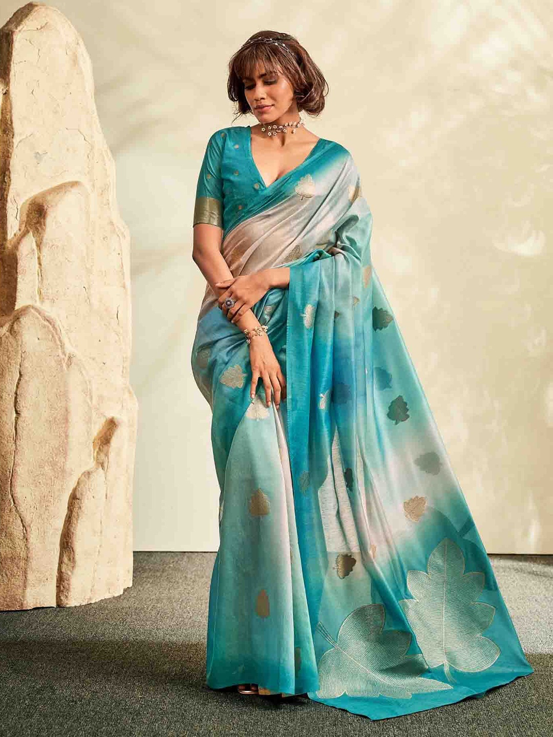 

KIMISHA Floral Zari Silk Blend Saree, Turquoise blue