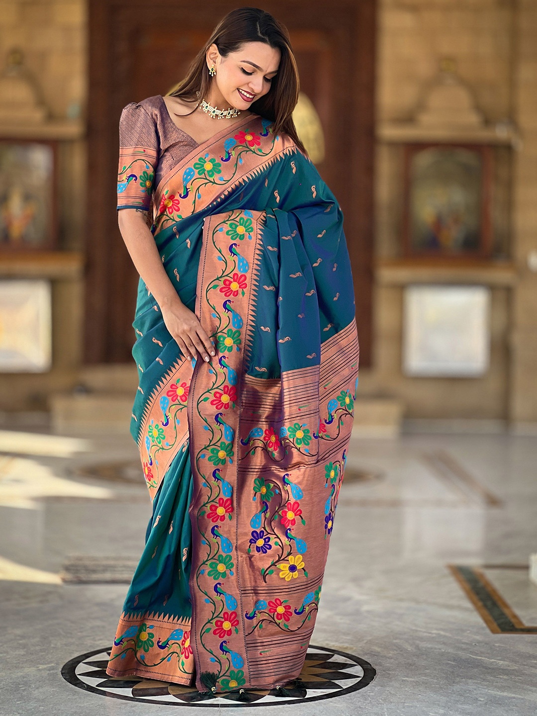 

Ekta Textiles Woven Design Zari Pure Silk Paithani Saree, Navy blue