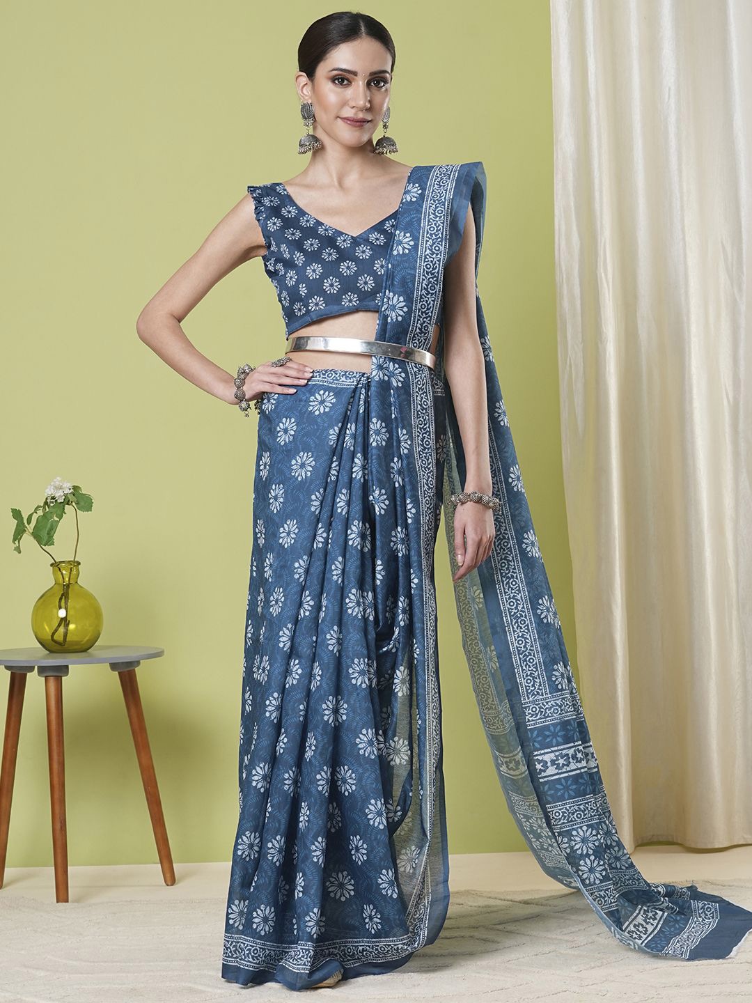 

DIVASTRI Floral Silk Cotton Chanderi Saree, Blue