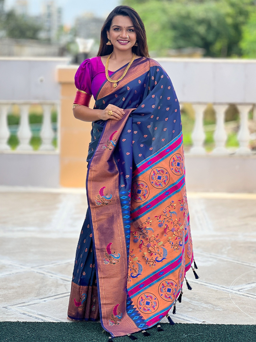 

Ekta Textiles Woven Design Zari Pure Silk Paithani Saree, Navy blue