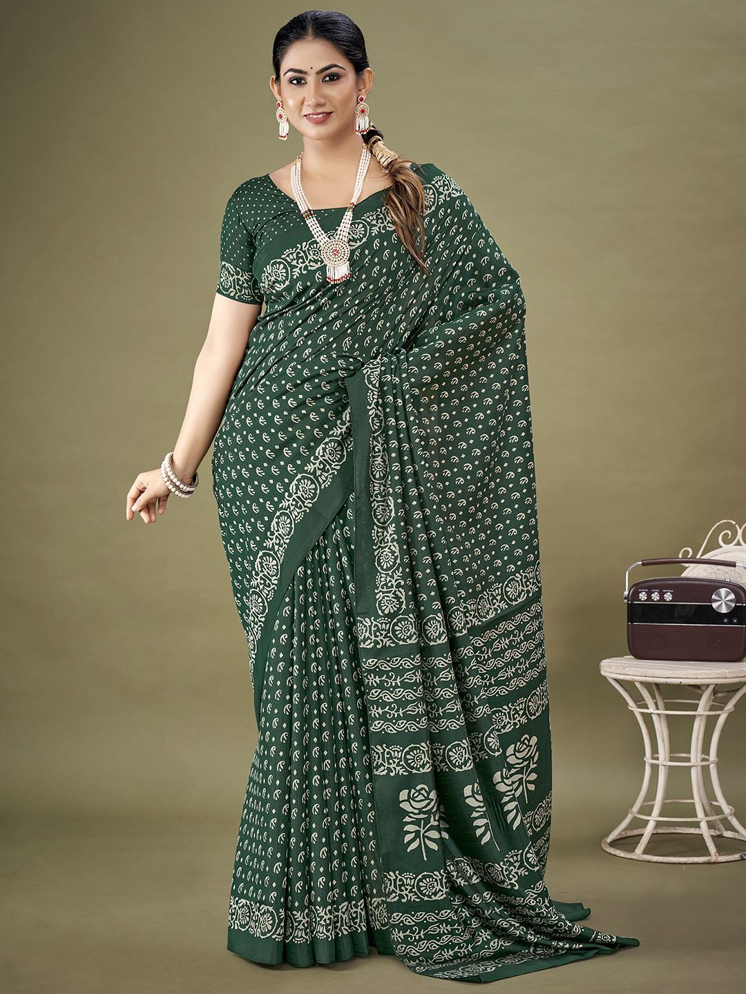 

Mitera Bagh Silk Blend Dabu Saree, Green