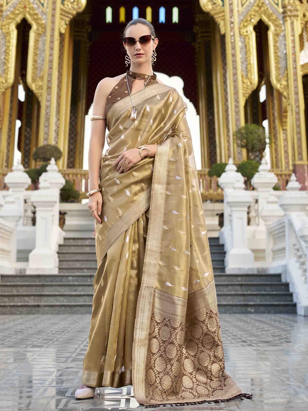 

DIVASTRI Woven Design Zari Tissue Banarasi Saree, Camel brown