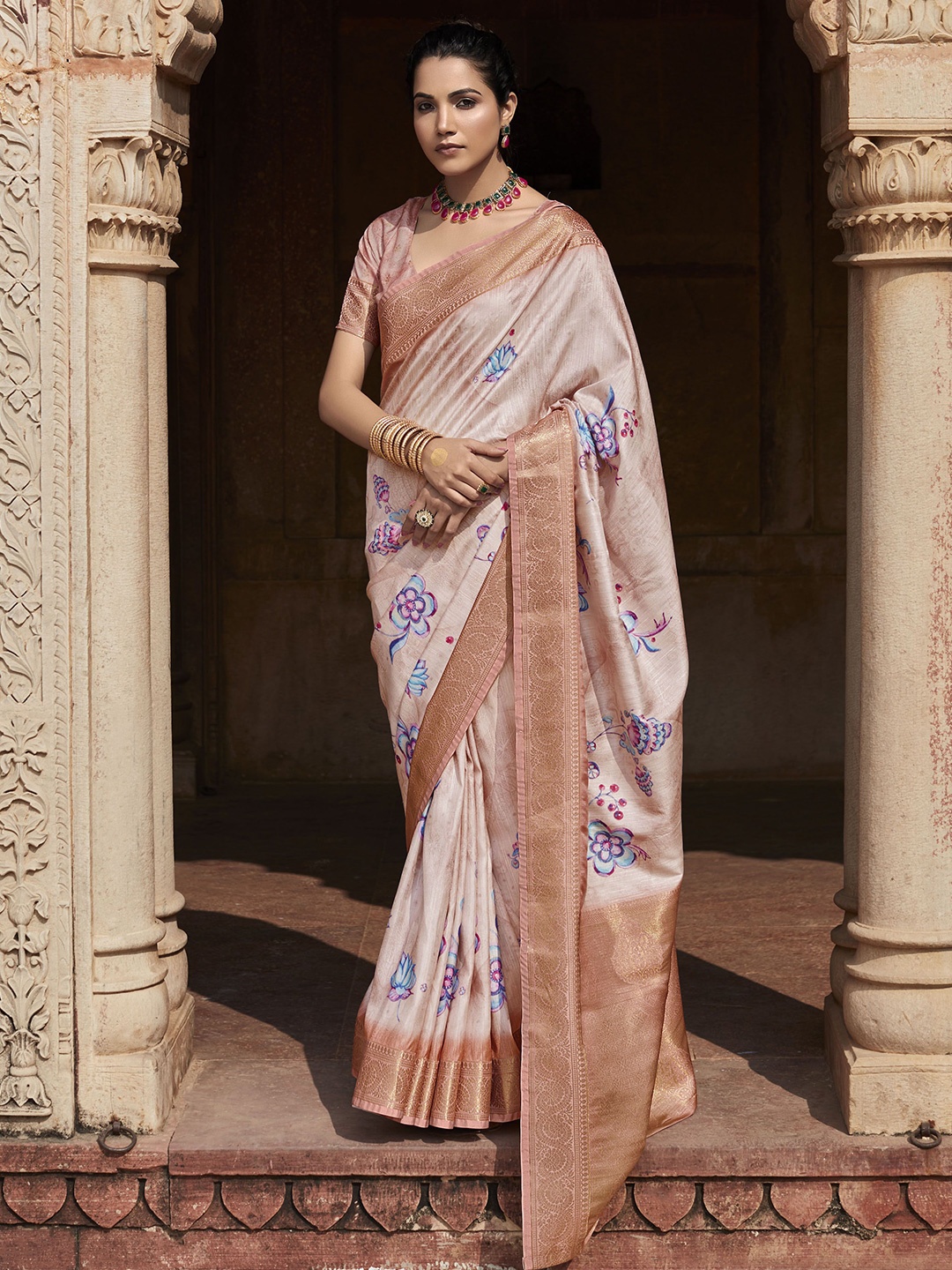 

DIVASTRI Floral Zari Silk Blend Saree, Peach