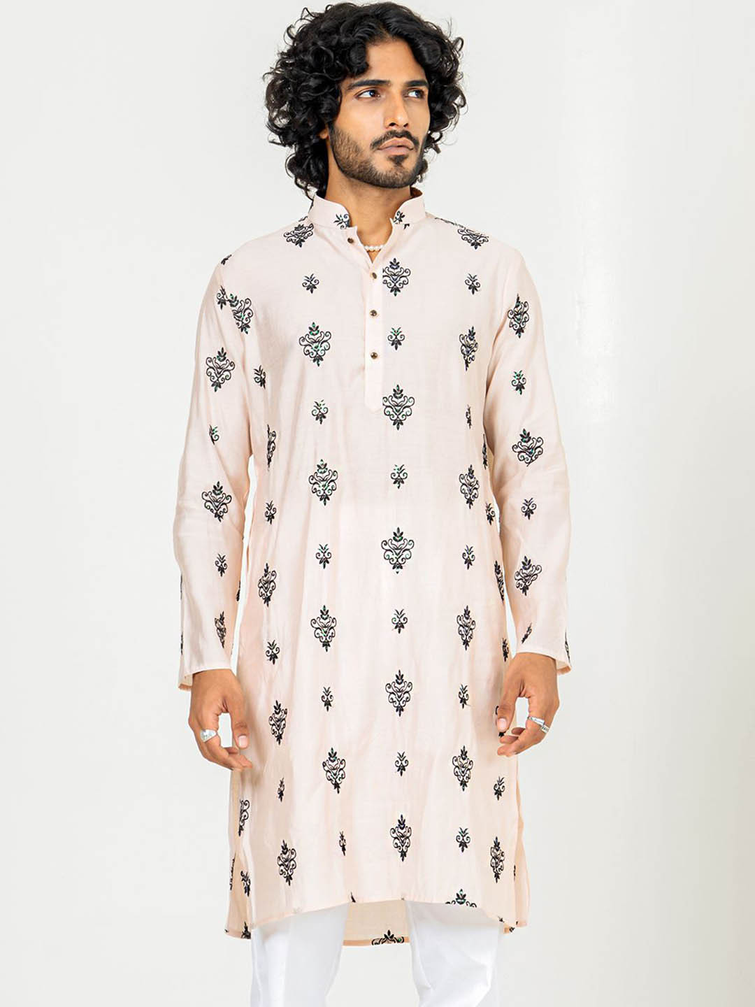 

Tistabene Geometric Embroidered Mandarin Collar Thread Work Handloom Straight Kurta, Beige