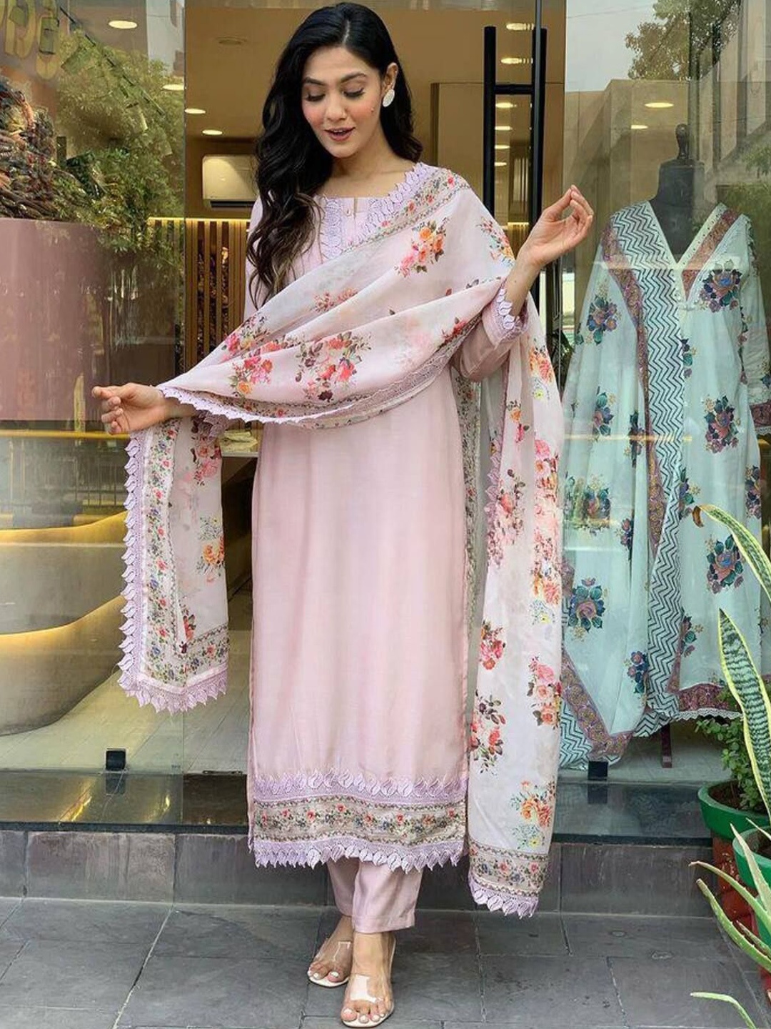 

DIVASTRI Women Floral Regular Kurta with Trousers & With Dupatta, Peach