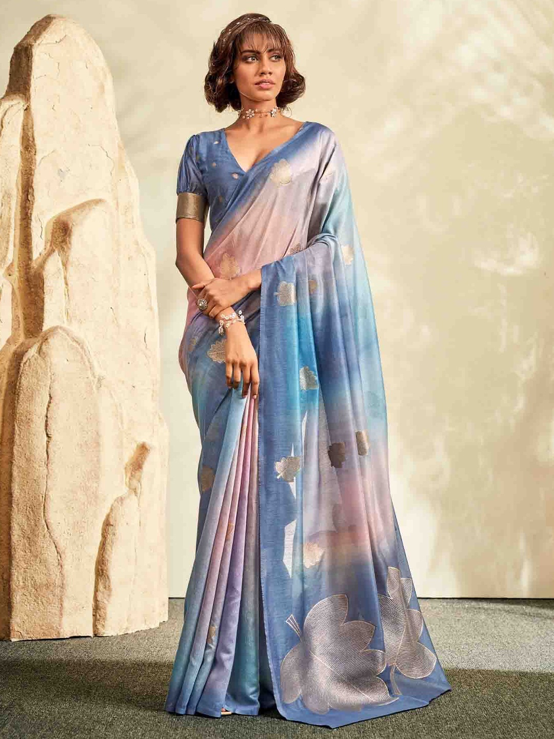 

KIMISHA Floral Zari Silk Blend Saree, Blue