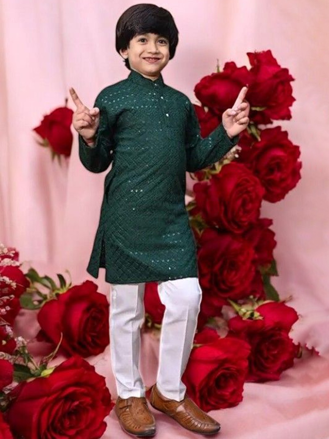

Qtsy Boys Embroidered Regular Mirror Work Pure Cotton Kurta with Pyjamas, Green
