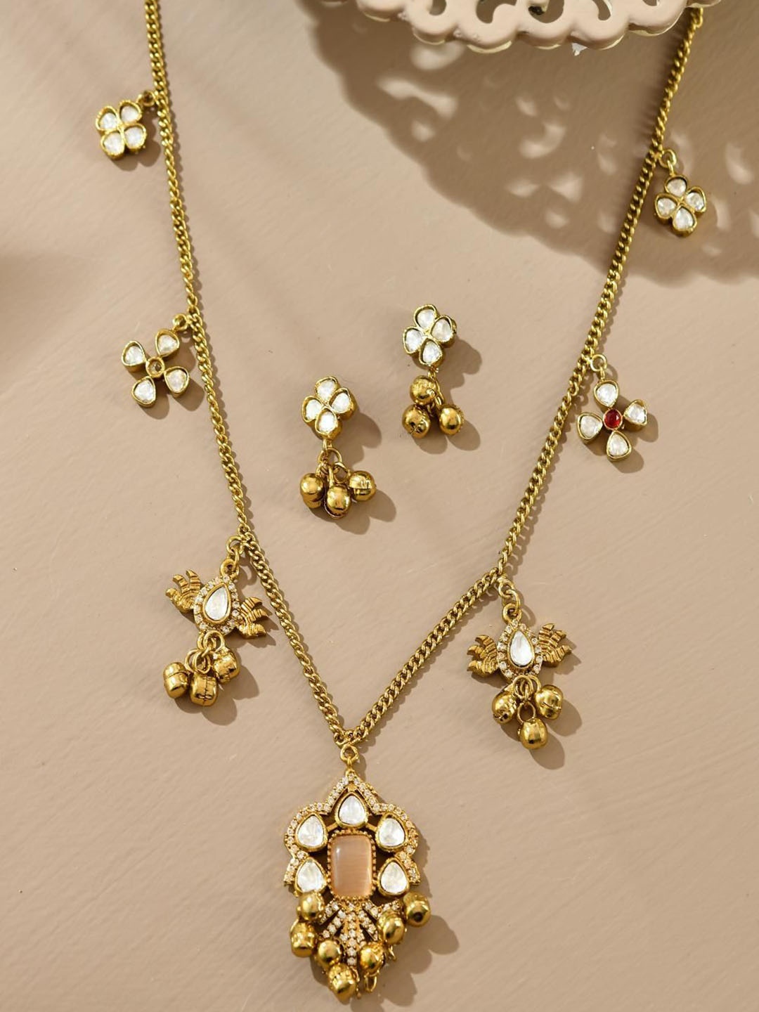

STYYO Gold-Plated Artificial Stone Studded & Beaded Jewellery Set
