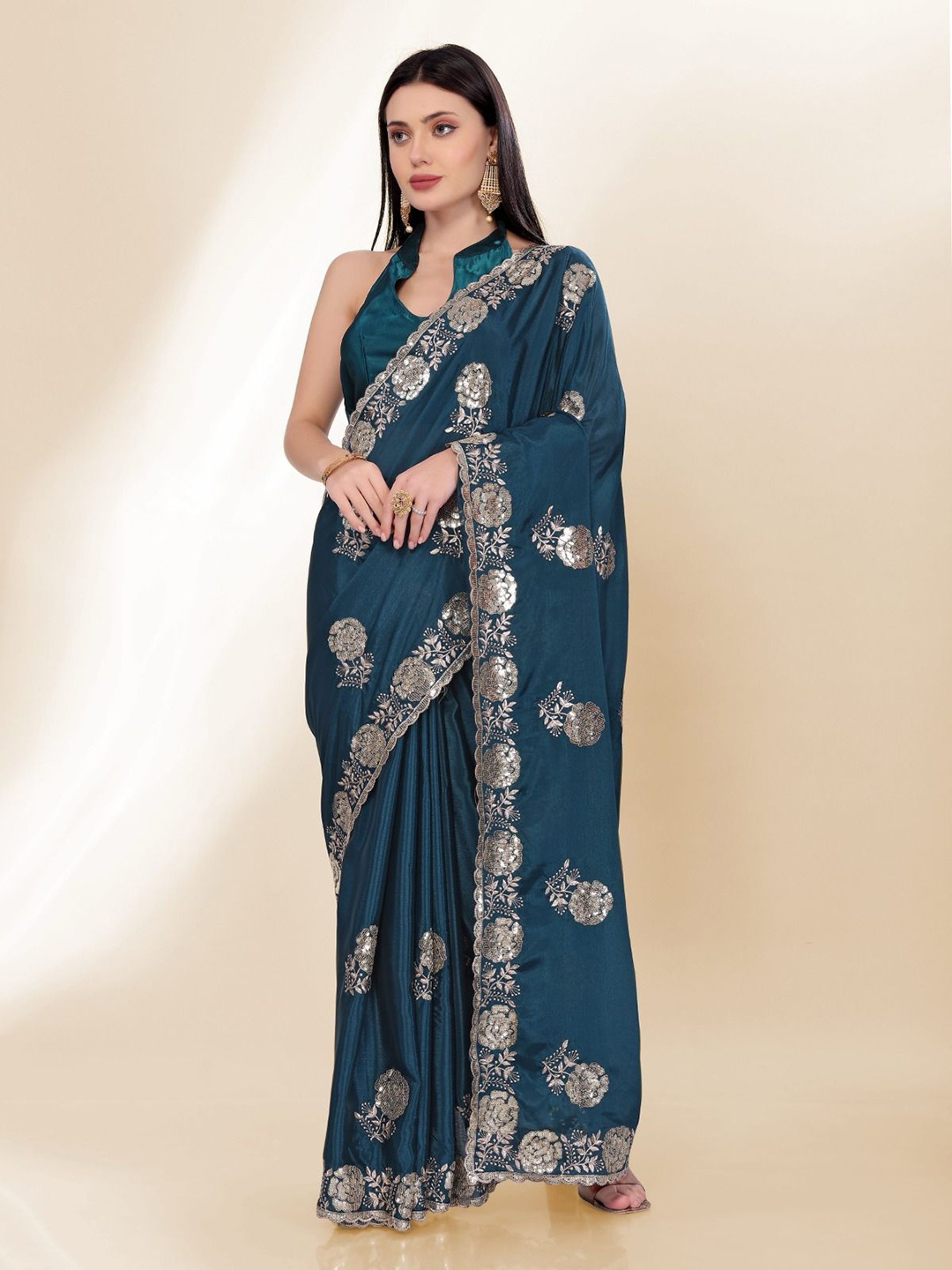 

VenderVilla Floral Sequinned Saree, Burgundy