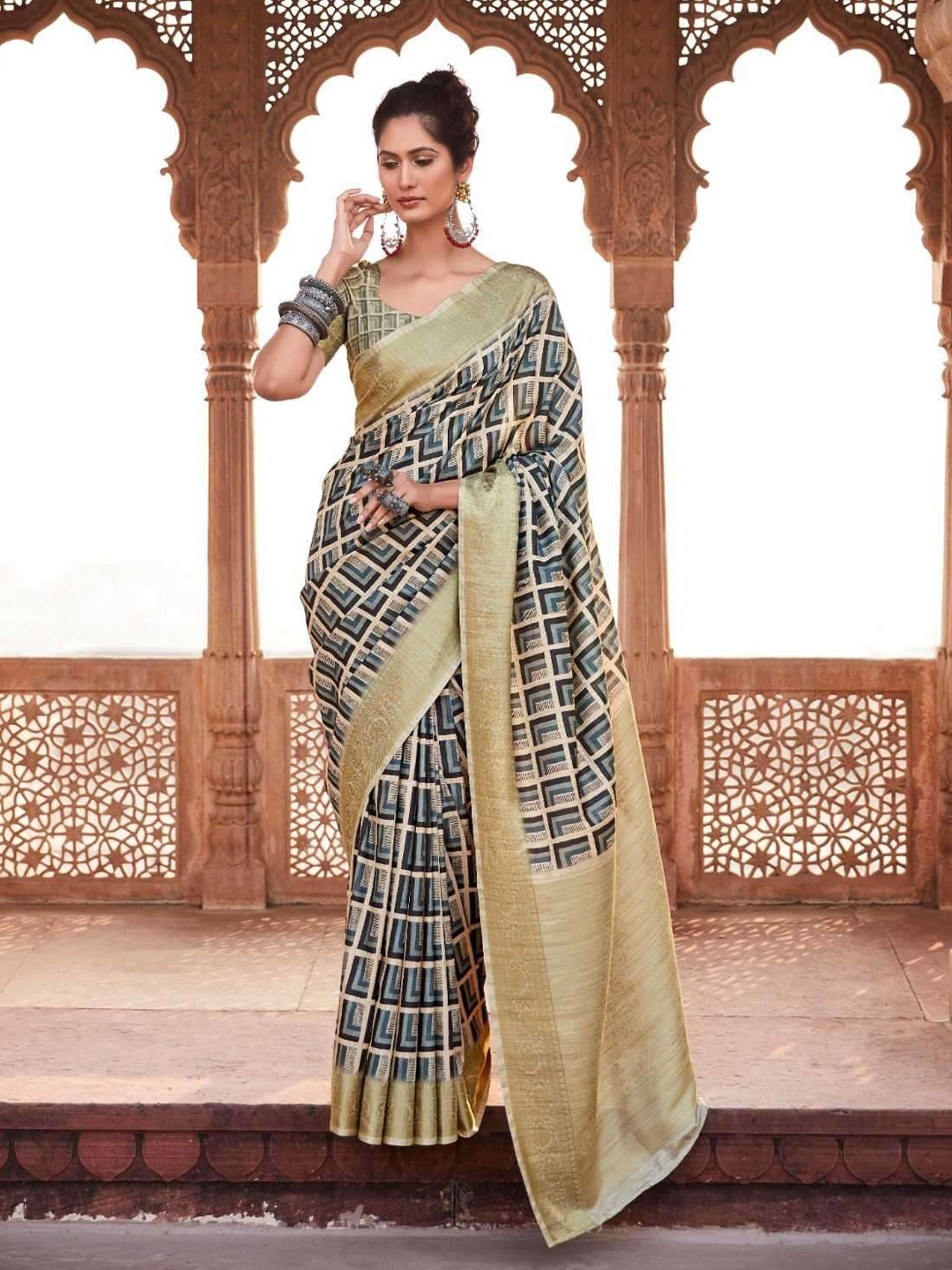 

DIVASTRI Woven Design Zari Silk Blend Saree, Blue