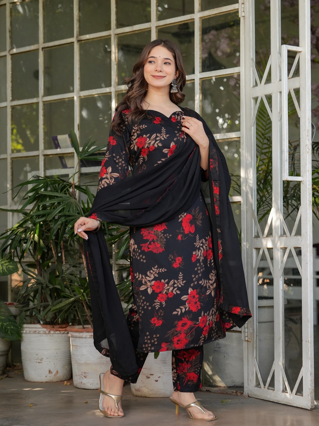 

Murta Trends Women Floral Printed Regular Kurta with Trousers & With Dupatta, Black