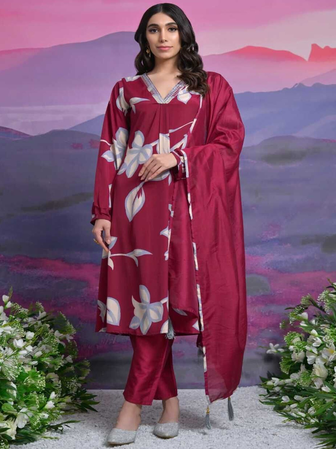 

SHIJILA Women Floral Printed Regular Kurta with Trousers & With Dupatta, Maroon