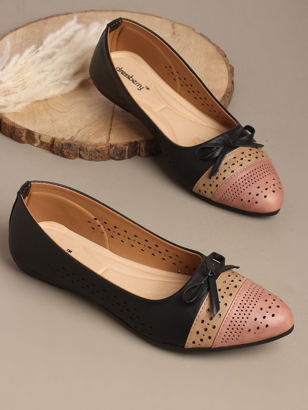 

DressBerry Women Embellished Ballerinas with Bows Flats, Black