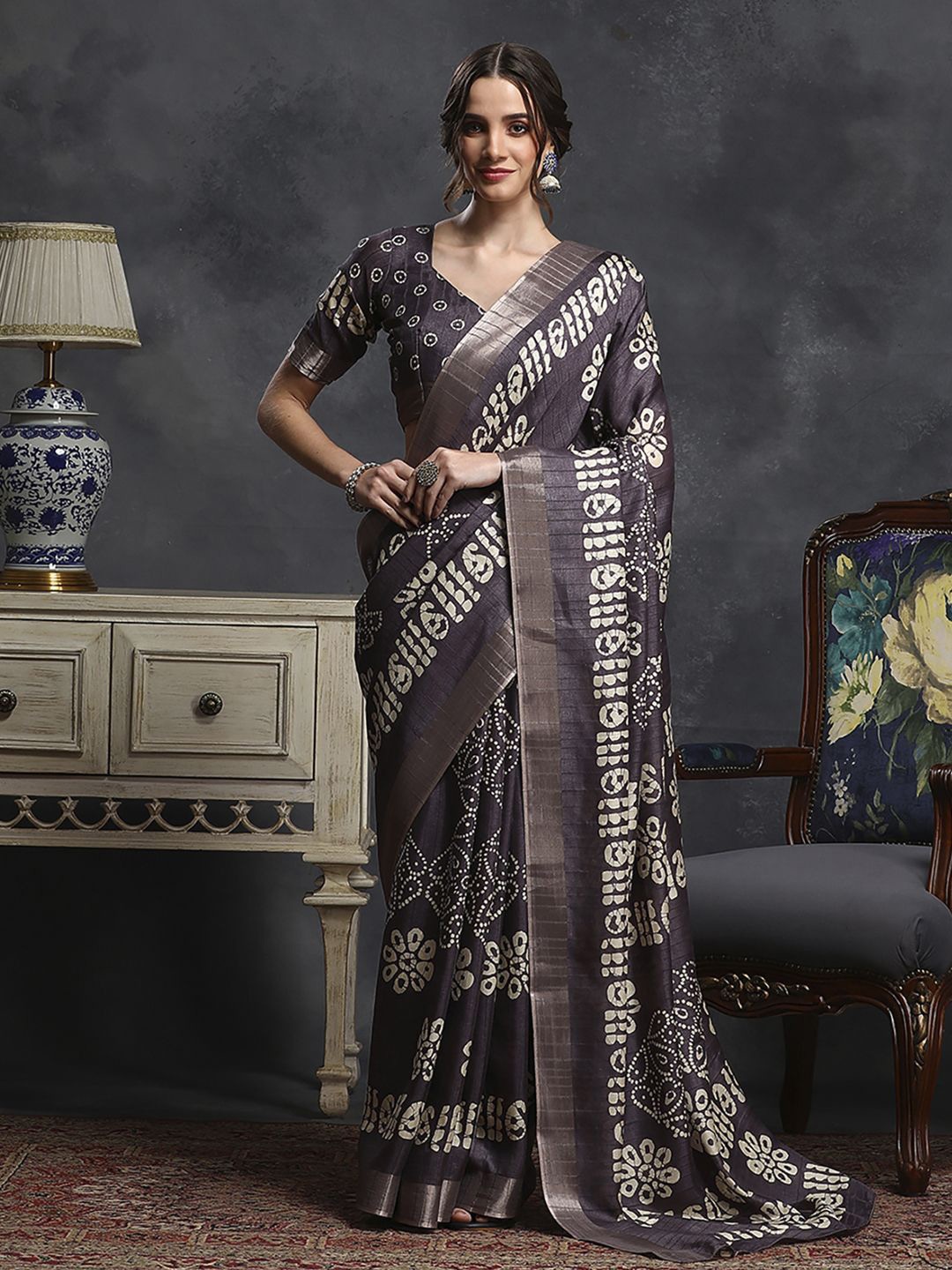 

Mitera Ethnic Motifs Zari Silk Blend Sungudi Saree, Violet