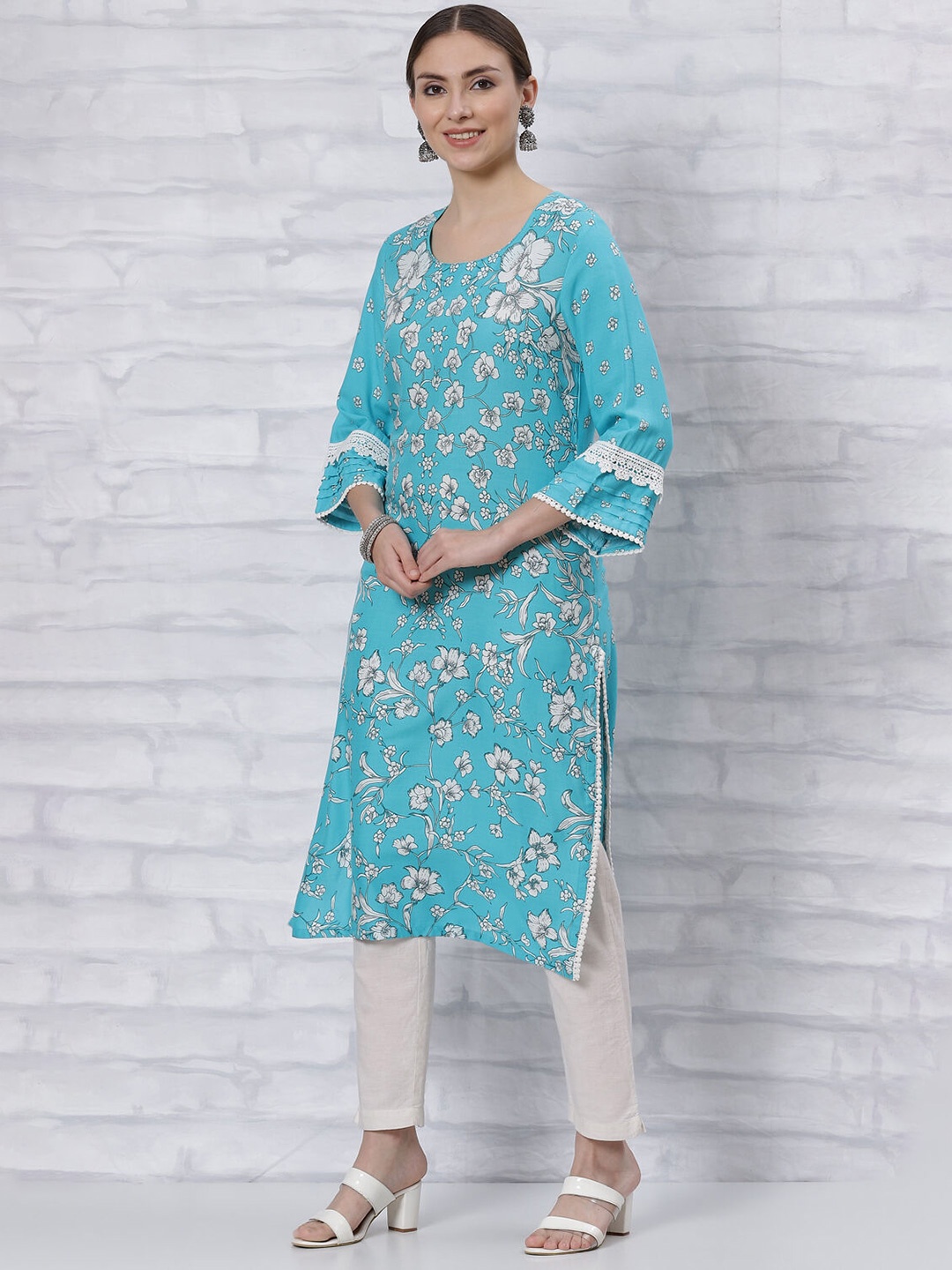 

Rangriti Floral Printed Round Neck Straight Kurta, Sea green