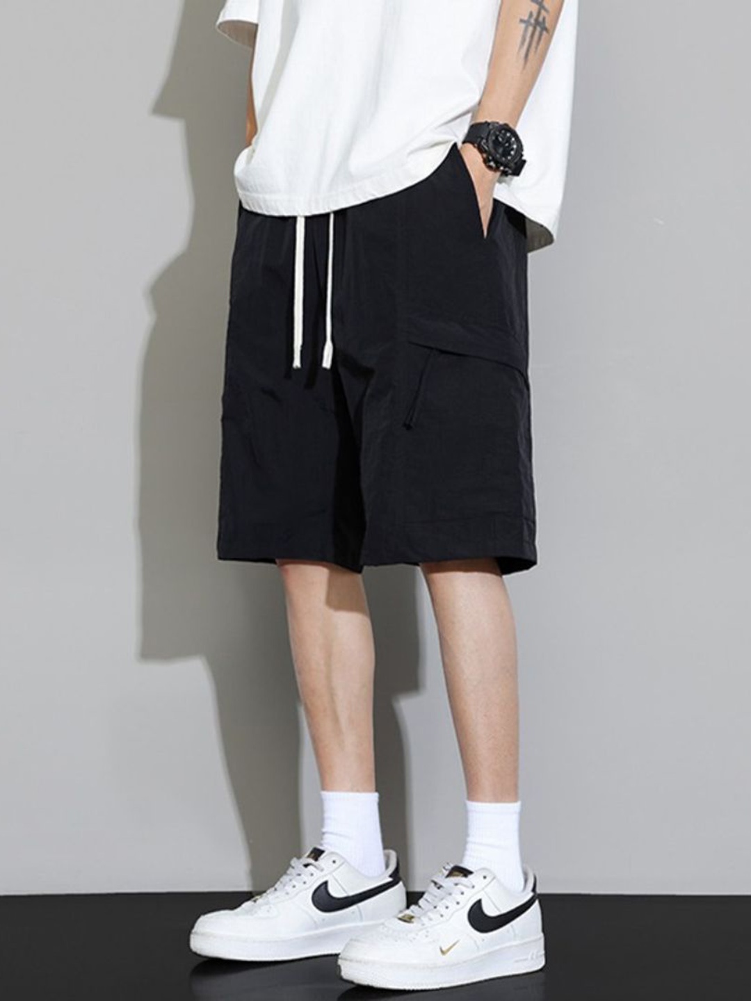 

HERE&NOW Men Loose Fit Cargo Shorts, Black
