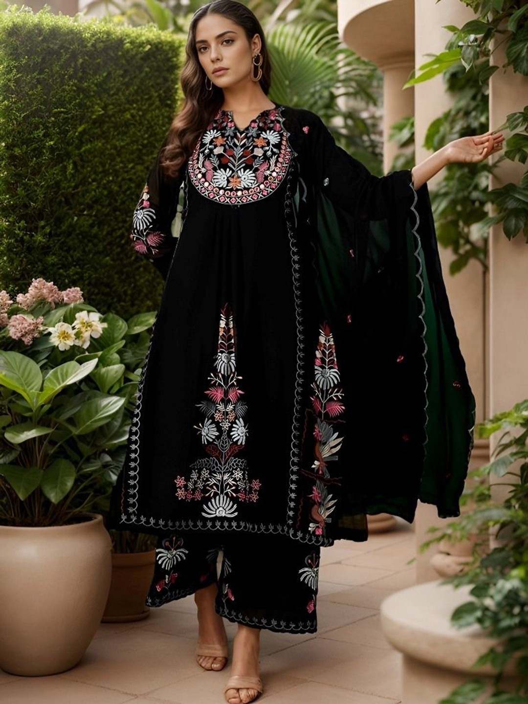 

DIVASTRI Women Floral Embroidered Regular Thread Work Kurta with Palazzos & With Dupatta, Black