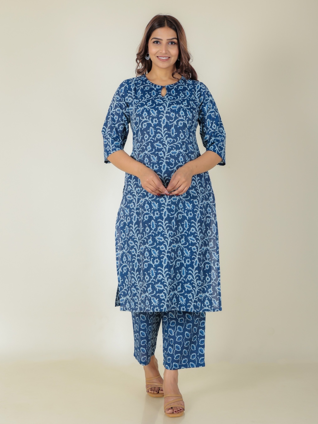 

Aramya Kantha Cotton Floral Print Straight Kurta Set For Women, Blue