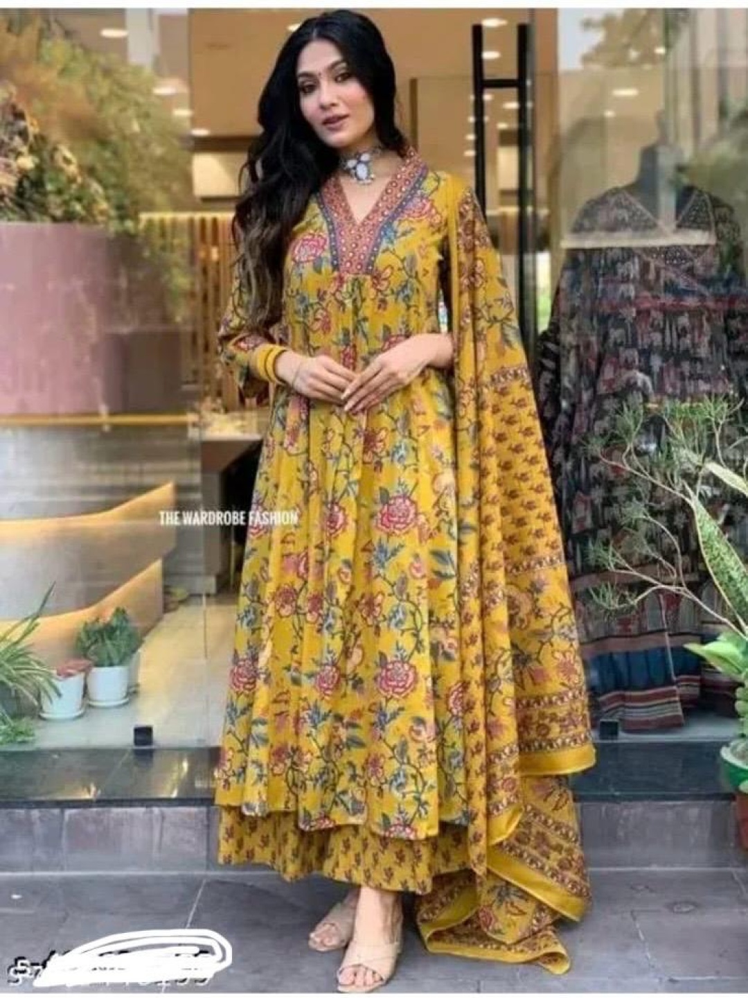 

ANNU PARIDHAN Women Floral Printed Regular Sequinned Kurta with Trousers & With Dupatta, Yellow