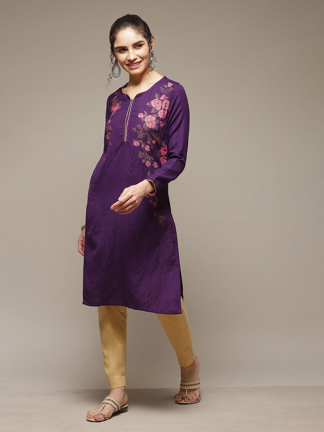 

Rangriti Floral Printed Round Neck Straight Kurta, Purple