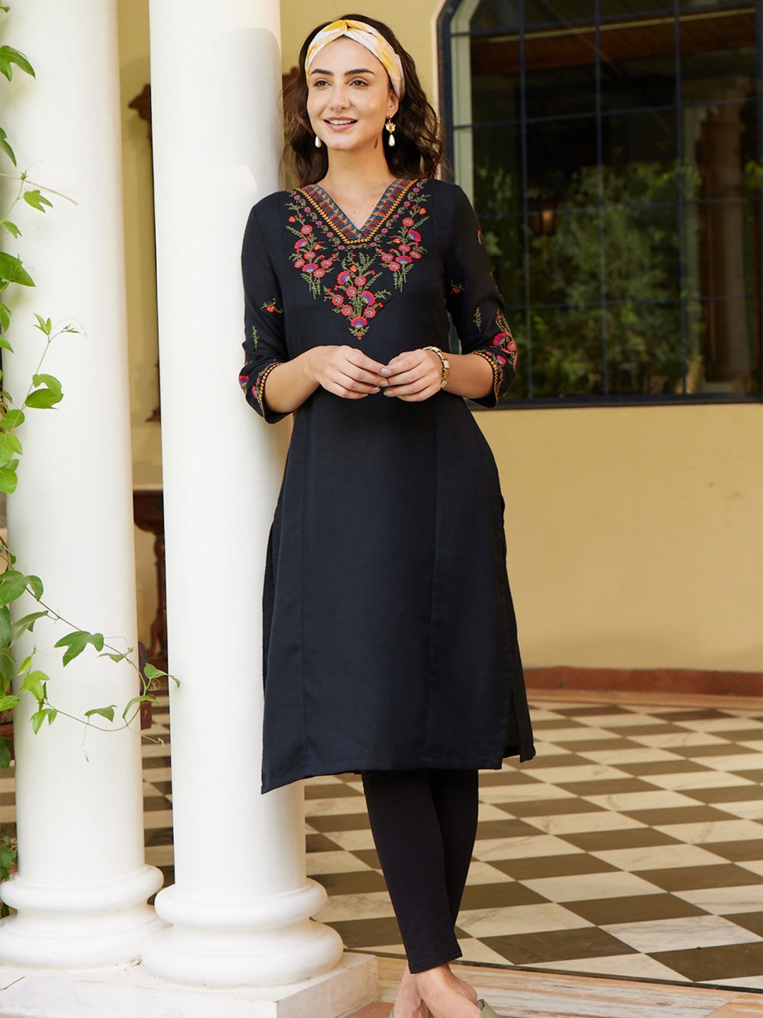 

Rangriti Floral Yoke Design V-Neck Straight Kurta, Black