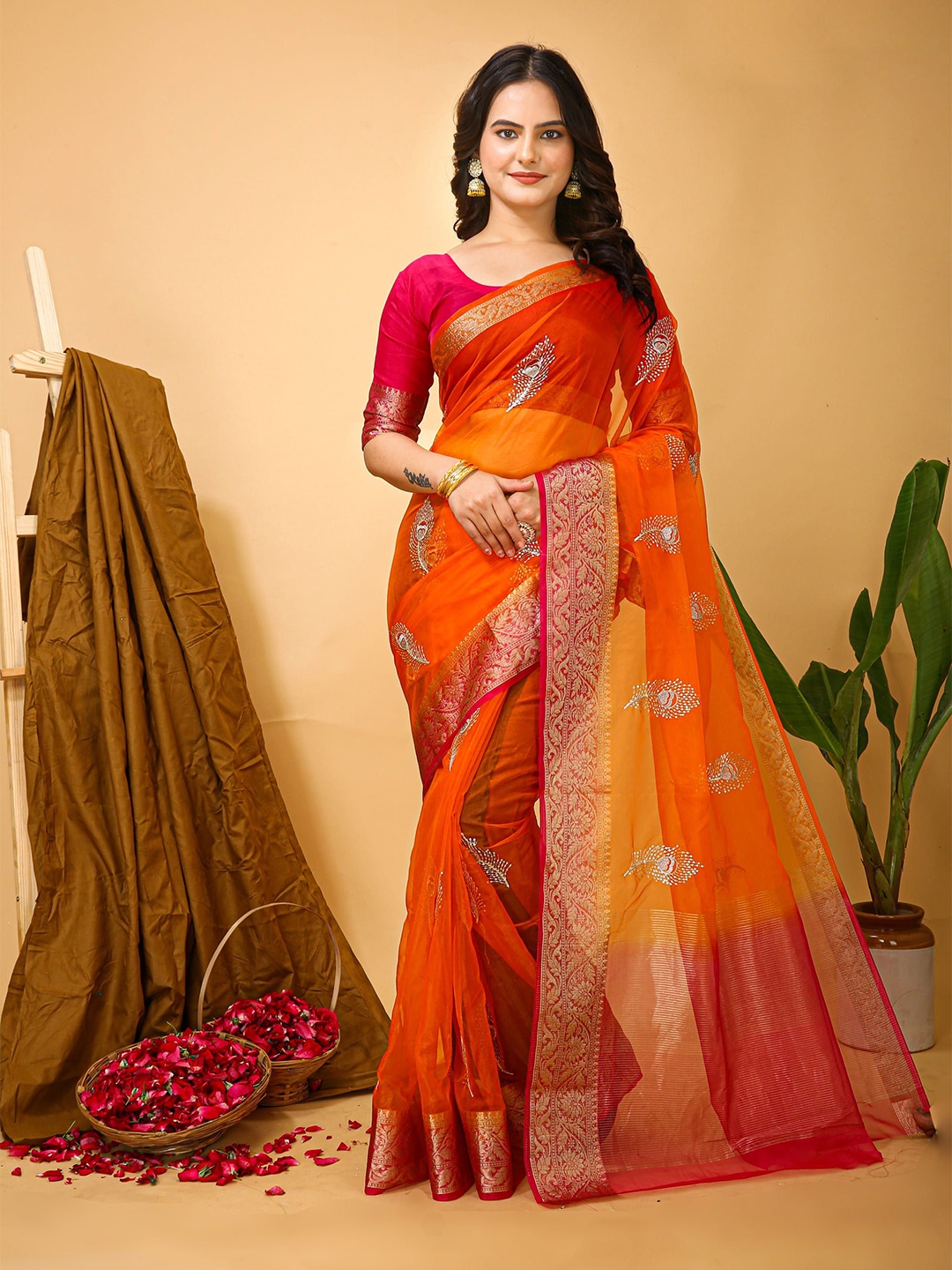 

DIVASTRI Ethnic Motifs Zari Tissue Saree, Orange