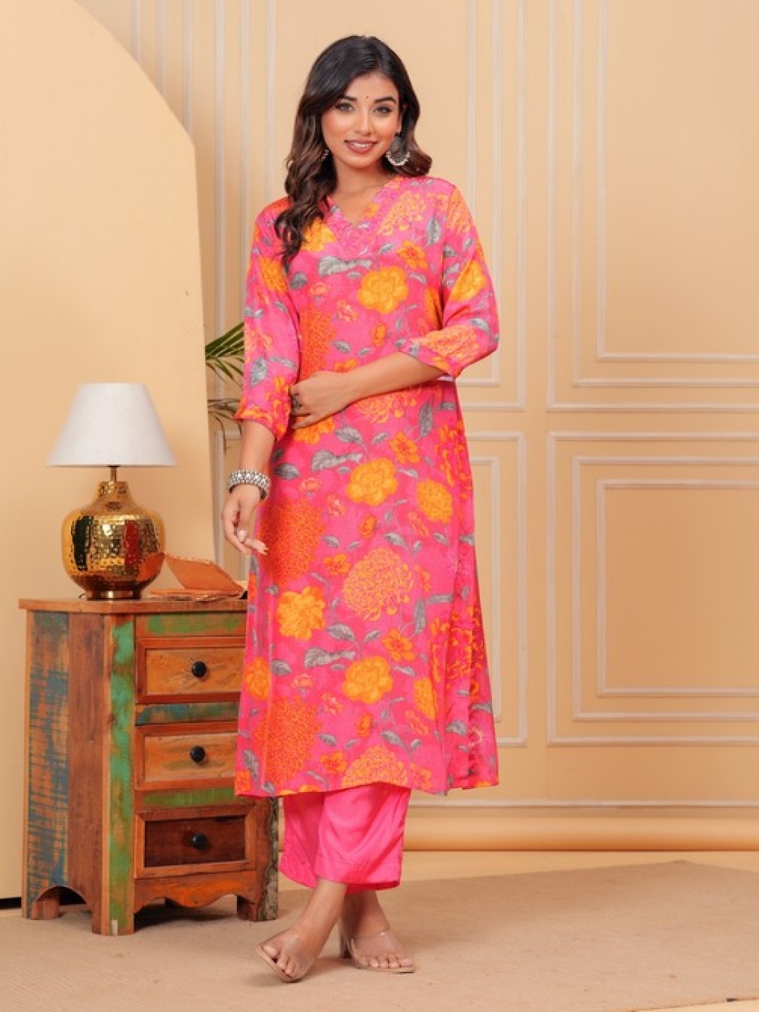 

Kanahari Women Floral Printed Regular Kurta with Trousers, Pink