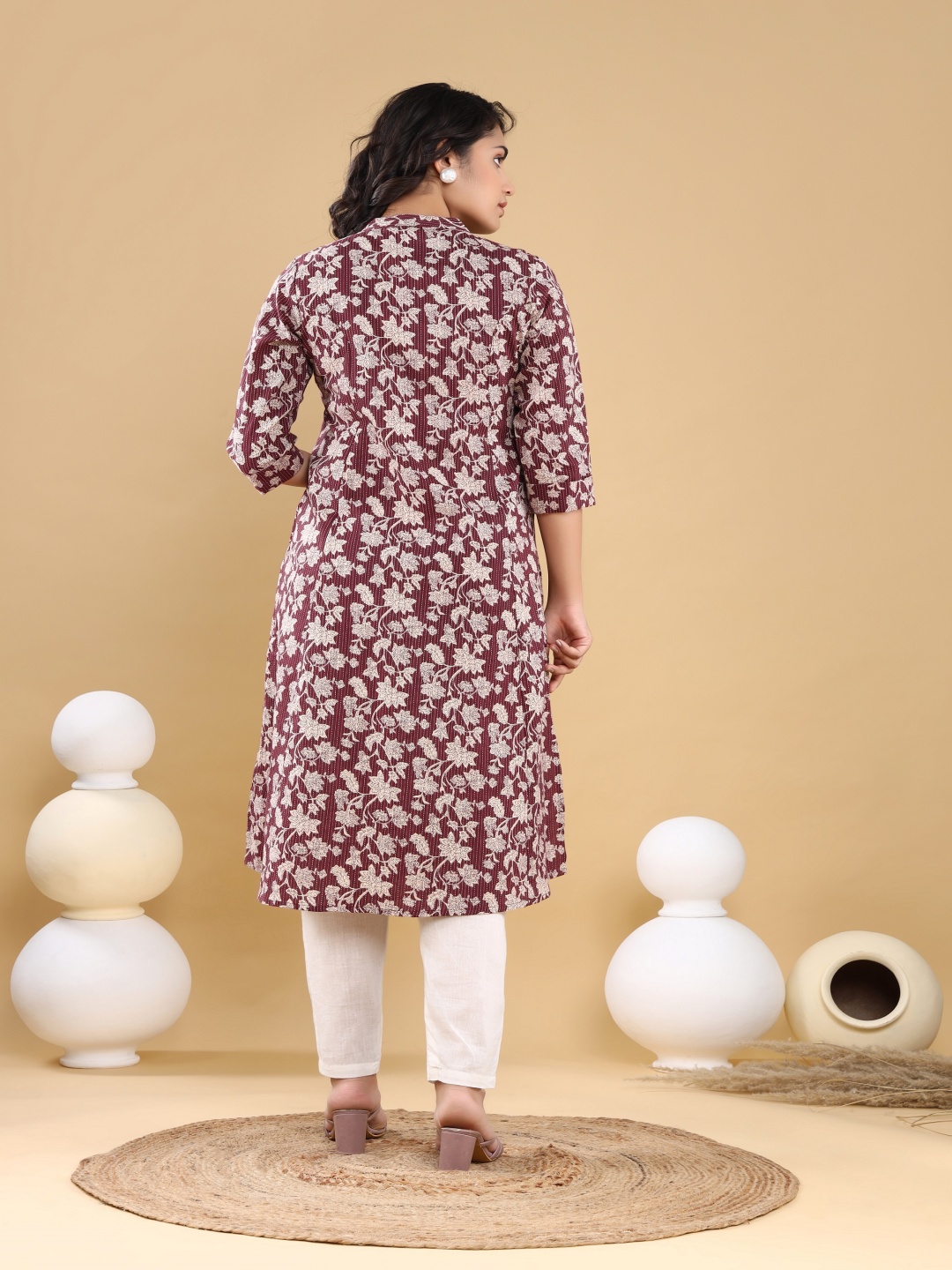 

Chandbaali Women Floral Printed Kantha Work Dobby Kurta, Brown