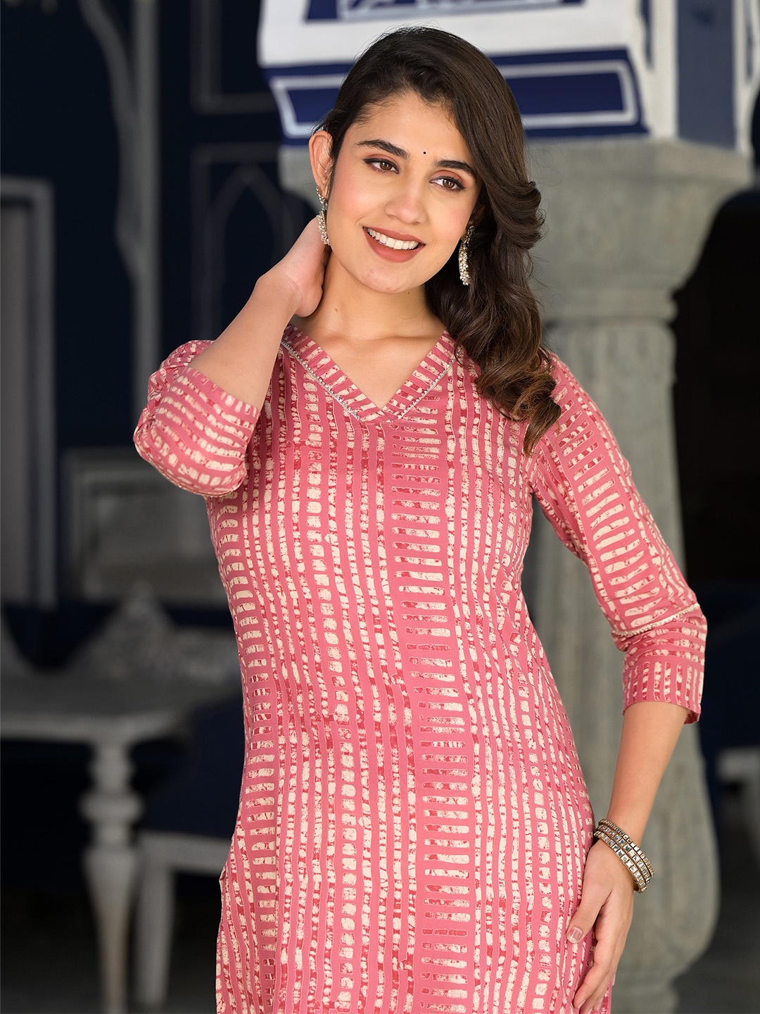 

KSUT Abstract Printed V-Neck Three-Quarter Sleeves Pure Cotton Straight Kurta, Pink