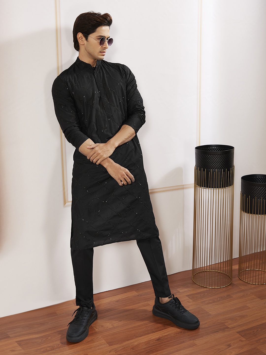 

VASTRAMAY Men Embroidered Regular Thread Work Kurta with Pyjamas, Black