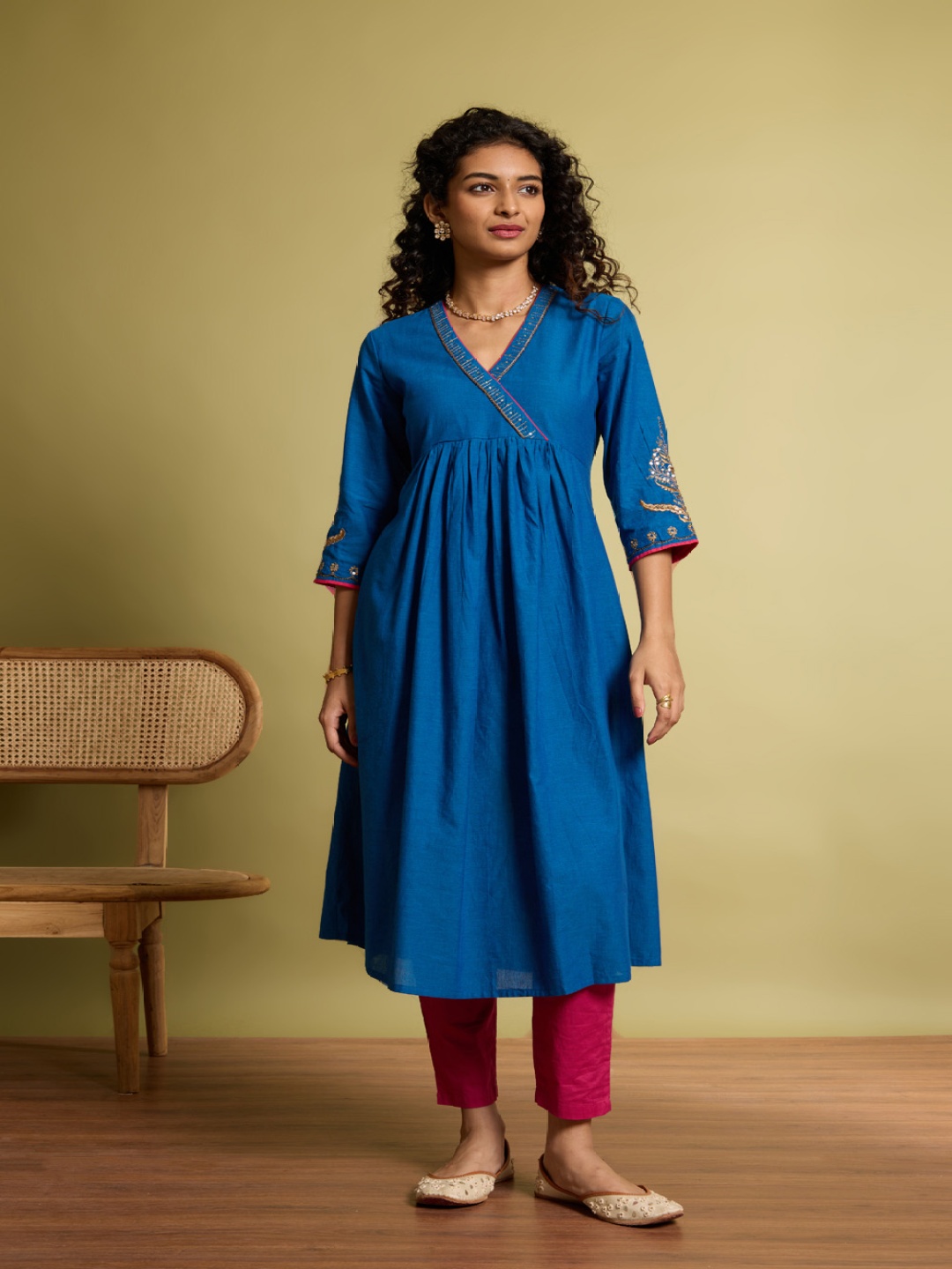 

Taneira Floral Embroidered Pure Cotton V-Neck A-Line Kurta, Blue
