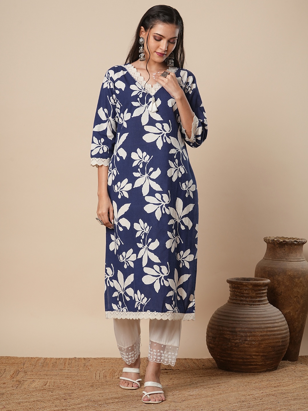 

FASHOR Floral Printed V-Neck Pure Cotton Straight Kurta, Blue