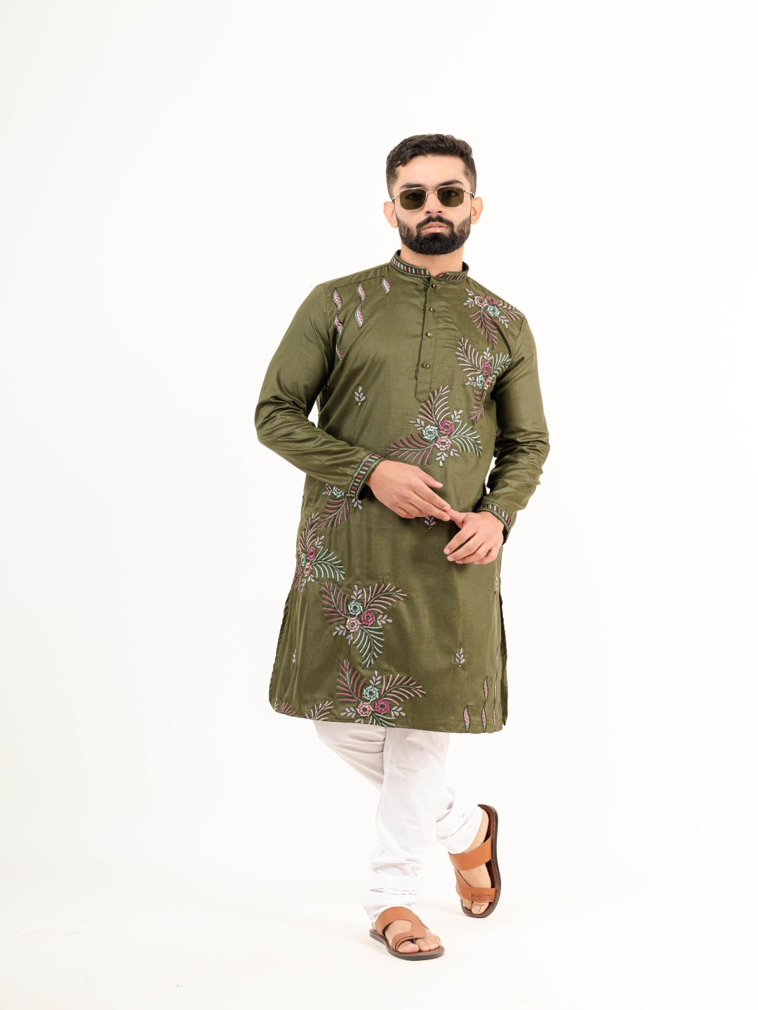 

Tistabene Men Floral Embroidered Thread Work Handloom Kurta, Green