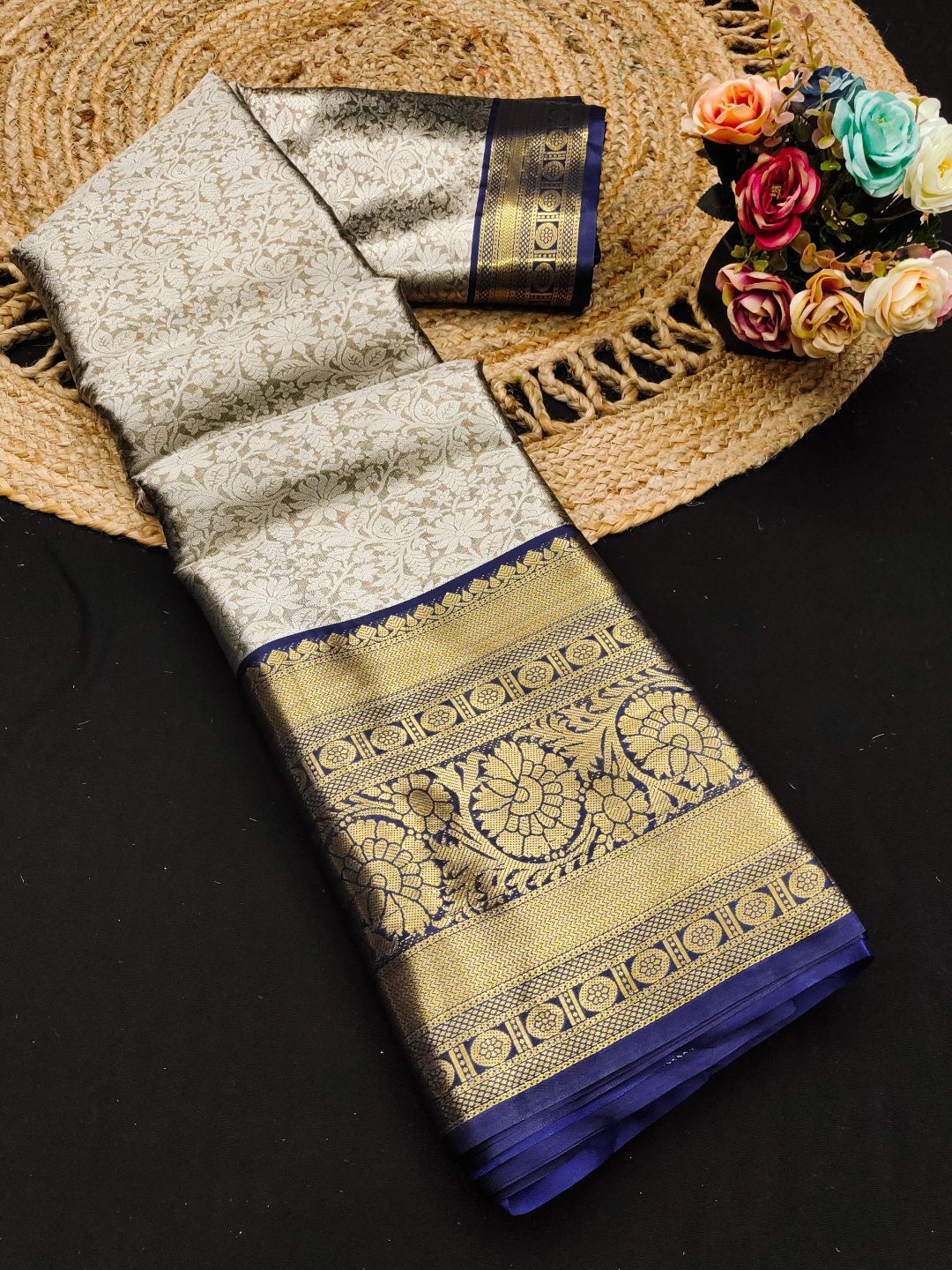 

yourwish Floral Zari Pure Silk Kanjeevaram Saree, Grey