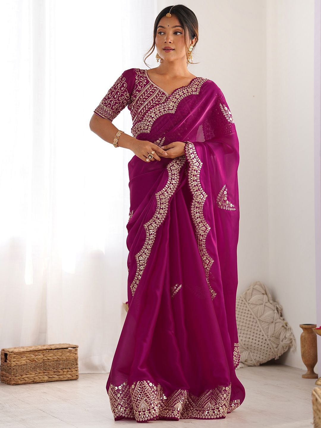 

Satrani Embellished Sequinned Organza Heavy Work Saree, Pink