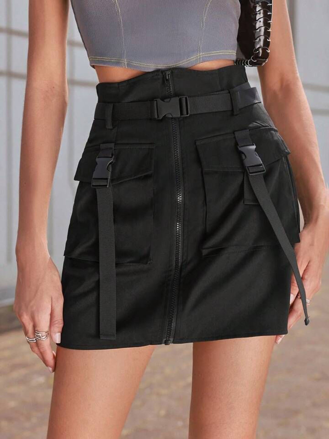 

The Roadster Lifestyle Co Cargo Mid Rise Mini Skirt, Black
