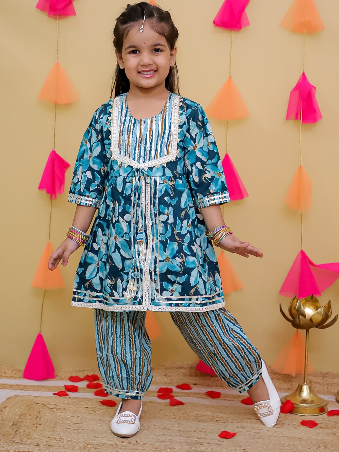 

Aj DEZInES Girls Floral Printed Regular Mirror Work Pure Cotton Kurta with Patiala, Blue