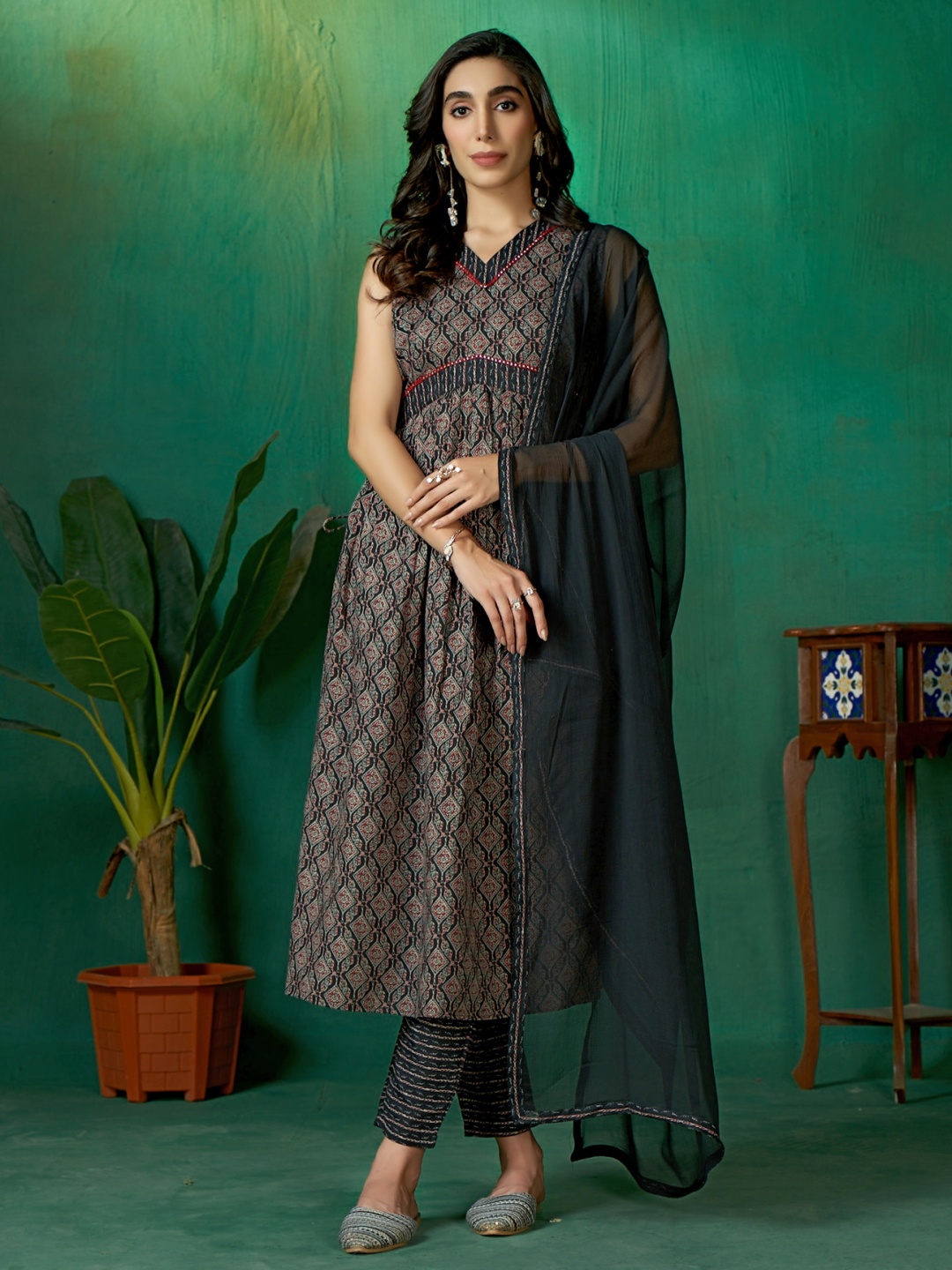 

Sangria Printed Pure Cotton Anarkali Kurta & Trouser With Dupatta, Black