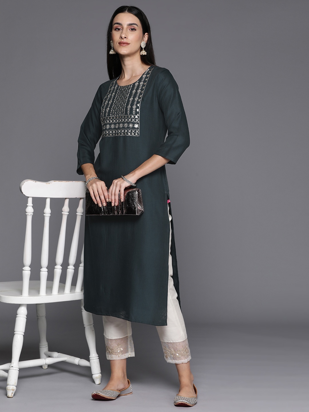 

KSUT Ethnic Motifs Embroidered Sequinned Straight Kurta, Grey