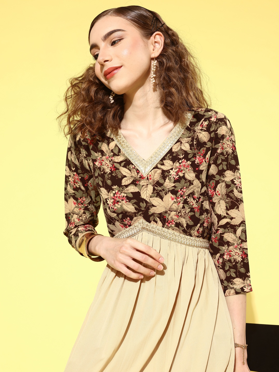 

Sangria Creme Floral Printed Georgette Crepe Zari Sequence Embroidered Kurta With Pant Set, Cream
